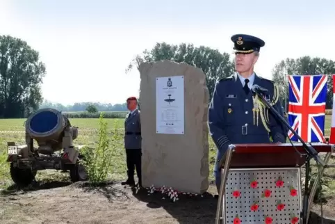 Bei der Einweihung des Gedenksteins in Waldsee: Group-Captain Mark Heffron von der britischen Botschaft in Berlin. Foto: Lenz