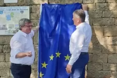 Ein Schild am „Europäischen Platz der Freundschaft“ weist jetzt auf die Partnerschaft mit Ungarn hin.  Foto: GEMEINDE