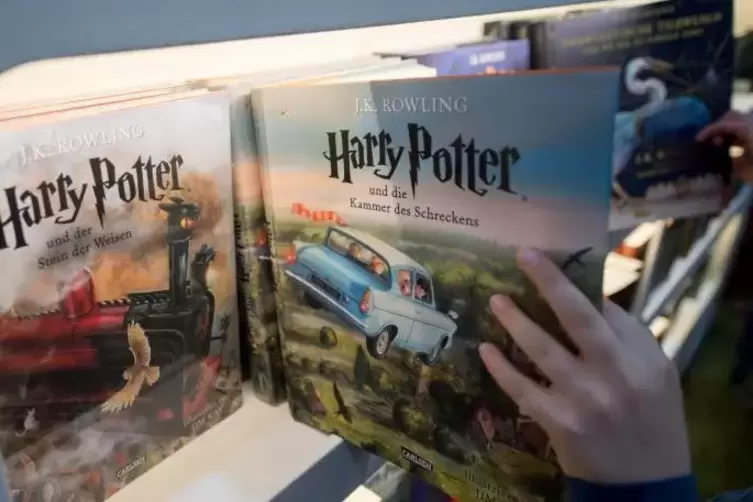Zu okkult für eine amerikanische Schule: Ein Harry-Potter-Buch, hier die deutsche Übersetzung. Symbolfoto: dpa