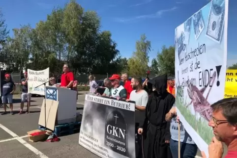 Bernd Löffler (IG Metall) griff die GKN-Besitzer, den britischen Finanzdienstleister Melrose an: „320 Menschen hier verlieren we