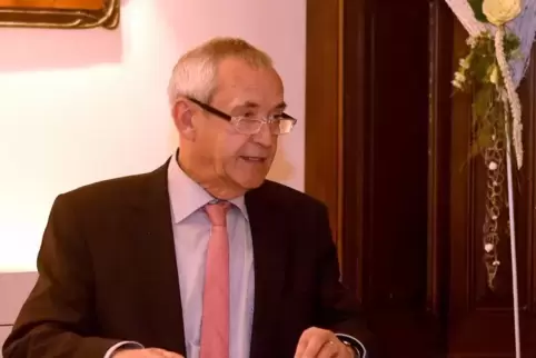 Auch der in Göllheim wohlbekannte Kaiserslauterer Historiker Roland Paul (hier 2018 bei einem Vortrag im Haus Uhl) nimmt an den 