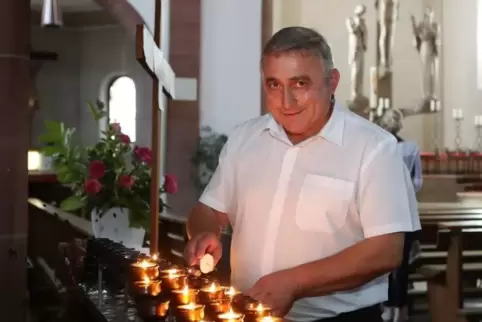 Offen für die neue Aufgabe: Diakon Helmut Weick in der Pfarrkirche St. Jakobus Schifferstadt.  Foto: Lenz