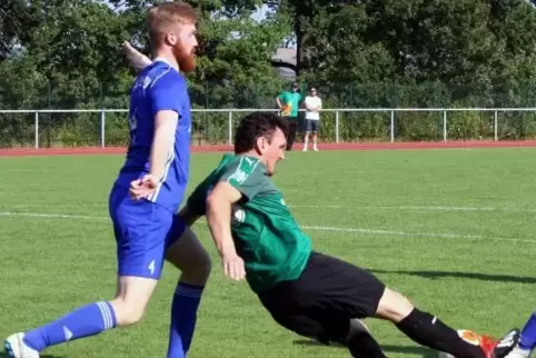 Ramsens Kapitän und Abwehrchef Luca Heilmann (blaues Trikot) hat sich einen neuen Verein gesucht. Am Wochenende gab er sein Debü