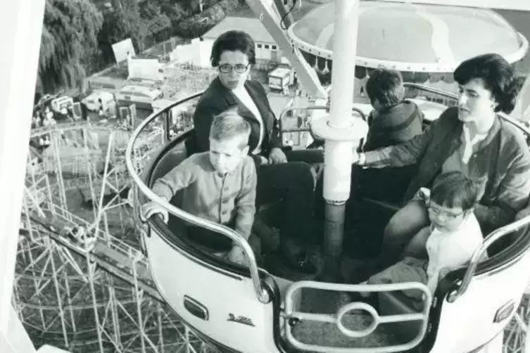 Offene Gondeln auf dem Bruch-Riesenrad Anfang der 70er-Jahre. ArchivFoto: Franck