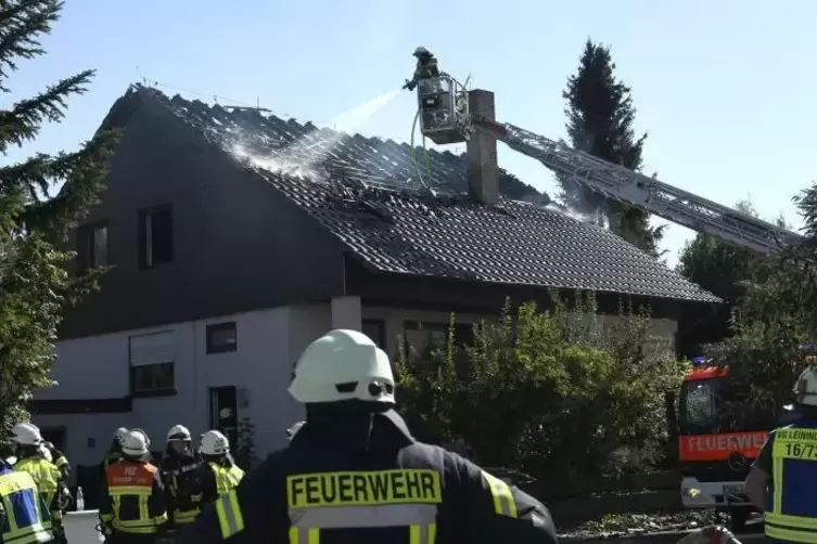 Feuerwehr Dachaufsetzer Feuerwehr im Einsatz in Rheinland-Pfalz - Bad  Dürkheim