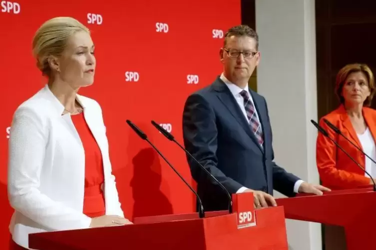 Leiten die SPD noch kommissarisch: Manuela Schwesig, Thorsten Schäfer-Gümbel, Malu Dreyer.  Foto: dpa
