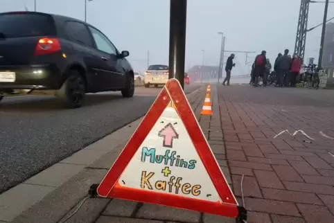 Hinweis auf den Stand des Brückenkaffees Foto: ier