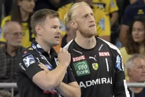 Kennen sich schon länger: Löwen-Torhüter Mikael Appelgren (rechts) und Trainer Kristjan Andrésson.  Foto: KUNZ