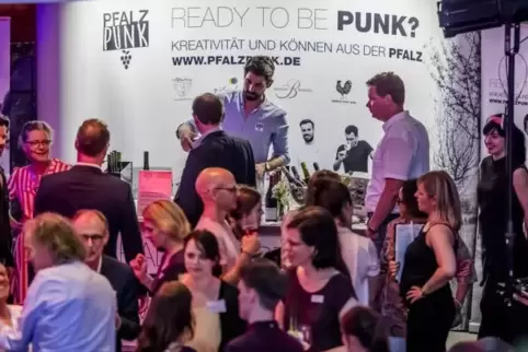 Die Pfalzpunk-Winzer sind auch auf Messen vertreten.   Foto: Pfalzpunk