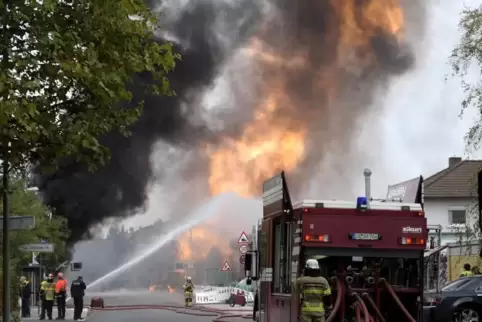 Turmhoch: Die Gasfackel war weithin zu sehen. Foto: KUNZ