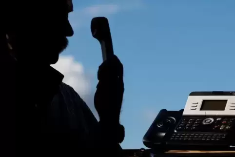 Betrug am Telefon: Immer wieder geben sich die Täter als Polizisten aus. Foto: dpa