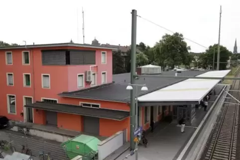 Verbesserungsvorschläge: Stadtpolitik und Deutsche Bahn AG nehmen sich des Bahnhofsumfelds an. Archivfoto: Lenz