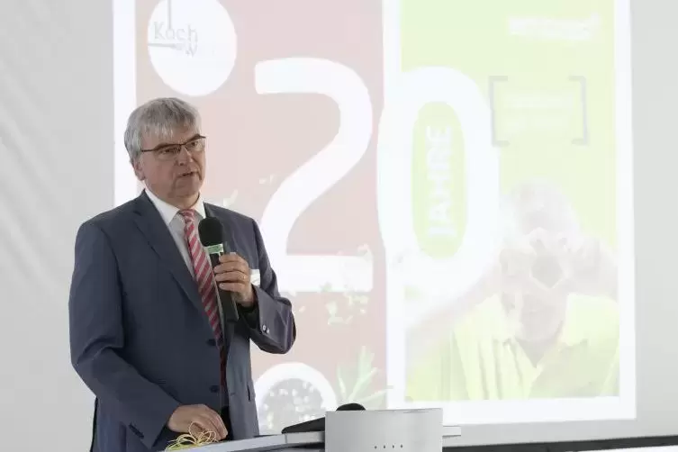 Gratulierte zum 20. Geburtstag:Walter Steinmetz, Geschäftsführer des Ökumenischen Gemeinschaftswerkes Pfalz.   Foto: VIEW
