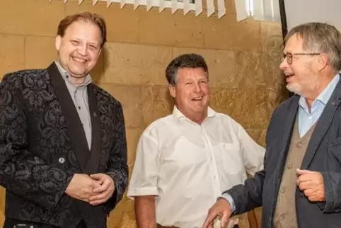 Kleiner Plausch vor der Veranstaltung: Referent Alexander Thon, der Göllheimer Ortsbürgermeister Dieter Hartmüller und Gerhard B
