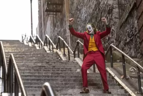 Joaquin Phoenix in Todd Phillips nicht einhellig applaudiertem Goldlöwen-Film „Joker“. Foto: dpa