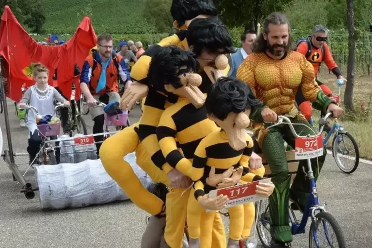 Vier weitere Daltons auf einem Klapprad, aber nur einer tritt. Foto: LM