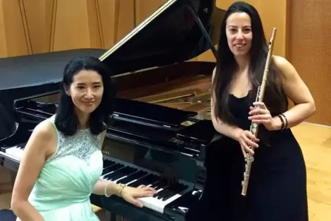 Die Pianistin Mie Dennerlein-Shaku und die Flötistin Rotraut Jäger gastieren am Freitag auf Burg Lichtenberg.  Foto: duo sono / 