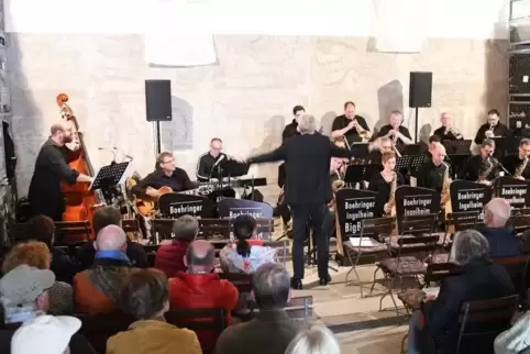 Satter Orchestersound: Die Boehringer-Ingelheim-Band spielte im Weingut Winkels-Herding. Foto: Franck