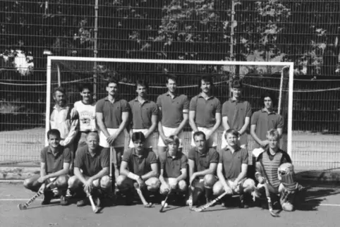 Die Oberligamannschaft im Jahr 1991: Außer David Mian (hinten, vierter von links) sind auch Stefan Baust (links daneben), Alfred