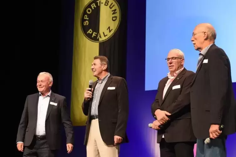 Legenden II: Rainer D&ouml;rrzapf (Gewichtheben), Alois Bierl (Rudern), Gregor Braun (Radsport) und Winfried Ringwald (Rudern; von li