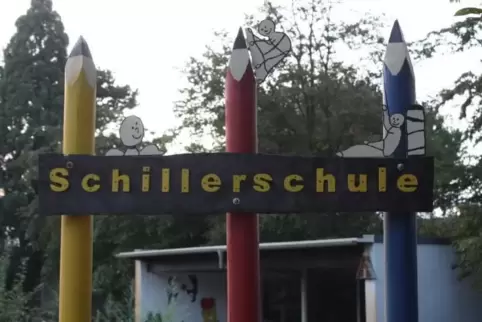 Das Halteverbot an der Schillerschule fehlt zum Beispiel noch. Das wurde im Rat bemängelt.