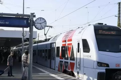 Teurer werden auch Fahrten mit dem Regional-Express von Ludwigshafen und Frankenthal (Foto) nach Mainz. 