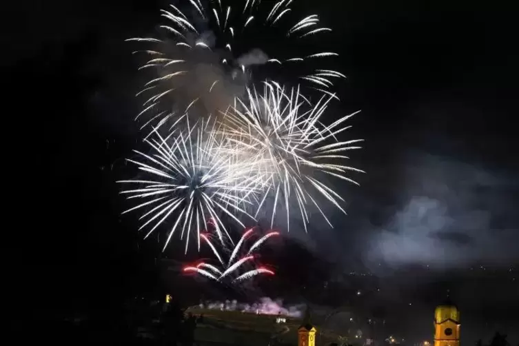 Das Wurstmarkt-Feuerwerk über dem Michelsberg,