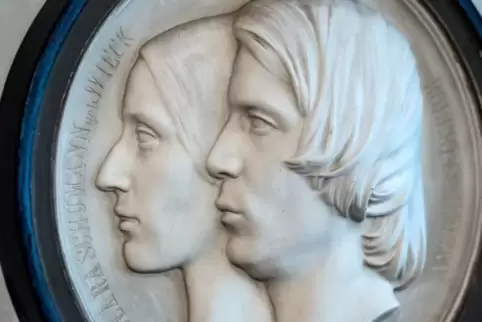 Clara und Robert Schumann auf einem Doppelporträt des Dresdner Bildhauers Ernst Rietschel.