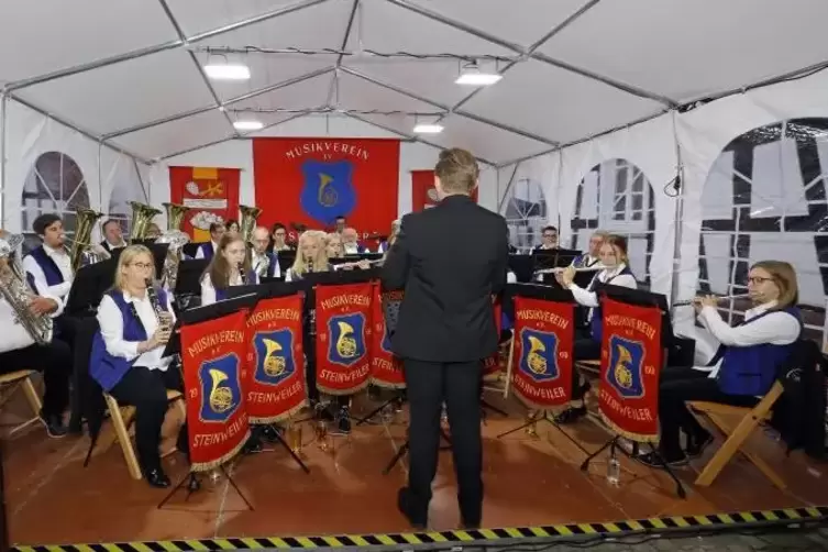 Der Musikverein spielte beim Festakt nat&uuml;rlich sich selbst ein St&auml;dchen.