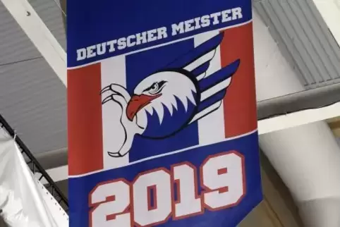 Seit Samstag unterm Hallendach der SAP-Arena: das Meisterbanner für 2019.