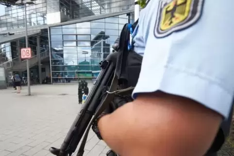 Die Bundespolizei kümmert sich unter anderem um die Sicherheit an Bahnhöfen.