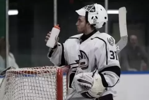 Nils Scheider im Tor in der WSHL, einer Amateur-Juniorenliga.