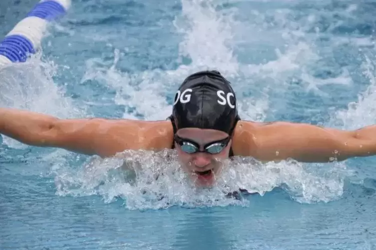 Sophia Sauer schwamm vier Mal auf Platz eins und errang den dritten Platz für die punktbeste Einzelleistung im Wettkampf.