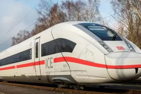 Vier Fahrgäste soll der Taschendieb im ICE von Köln nach Mannheim bestohlen haben.