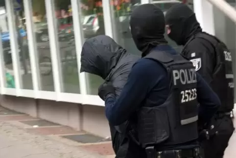 Festnahme eines Verdächtigen in Berlin.