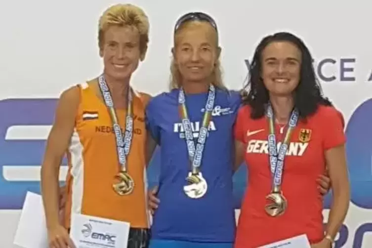 Josefa Matheis (rechts) mit Goldmedaillengewinnerin Claudia Gelsomino (Mitte) und Nicole Weijling-Dissel.