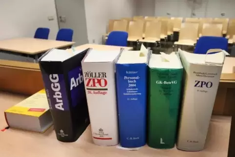Die Staatsanwaltschaft Frankfurt hat gegen acht Angehörige der Bundespolizei Anklage erhoben. 