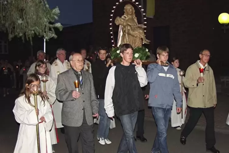 Im Zentrum einer Lichterprozession wird am Sonntag die Hauensteiner Pieta durch die Straßen getragen.