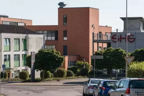 Die Völklinger SHG-Kliniken. Hier soll ein Krankenpfleger Patienten mit Notfallmedikamenten getötet haben.
