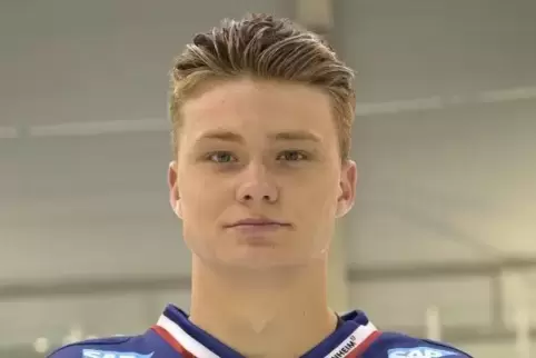 Erstes DEL-Spiel, erstes DEL-Tor: Adler-Stürmer Tim Stützle (17). 