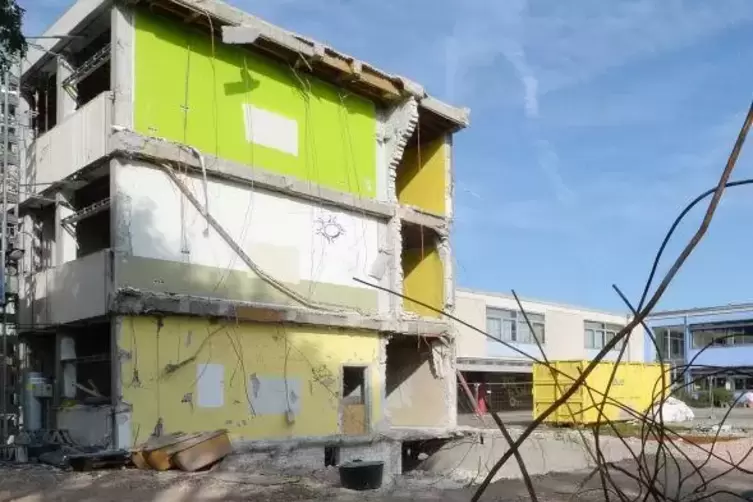 Die IGS Deidesheim/Wachenheim im Ausnahmezustand: Wegen der Bauarbeiten ist ein Teil des Unterrichts im Containern.