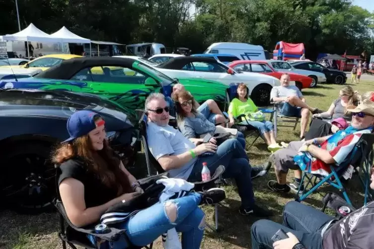 Entspannter Blick auf die Welt der Oldtimer.