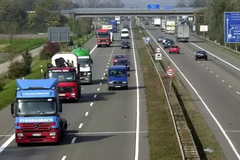 Teil der „Rheinachse“ zwischen Ruhrgebiet und Süddeutschland: Die A 61 bei Ludwigshafen.