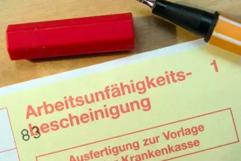 Laut einer Studie im Auftrag der DAK sank der Krankenstand in Rheinland-Pfalz im ersten Halbjahr 2019 leicht.
