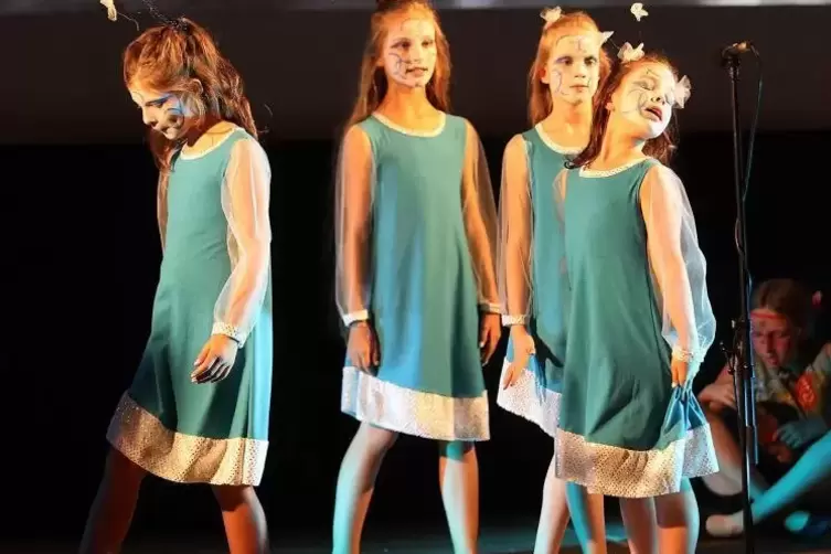 Gute Luft: Diese Gruppe der Mädchenkurrende an der Speyerer Gedächniskirche stellt in dem Musical „Der blaue Planet“ von Peter S