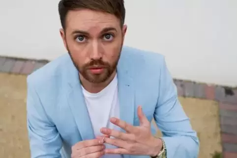 Tim Poschmann spielt in seinem ersten Solostück einen Mann namens Georg, der sich nach 15 Ehejahren plötzlich als Single wiederf