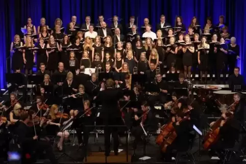 Bereits 2017 haben Chor und Orchester ein Konzert in der Wörther Festhalle gegeben.