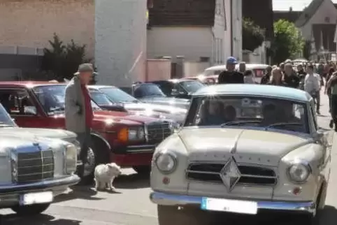 Das Oldtimertreffen lockt mehrere hundert Autos nach Knittelsheim.