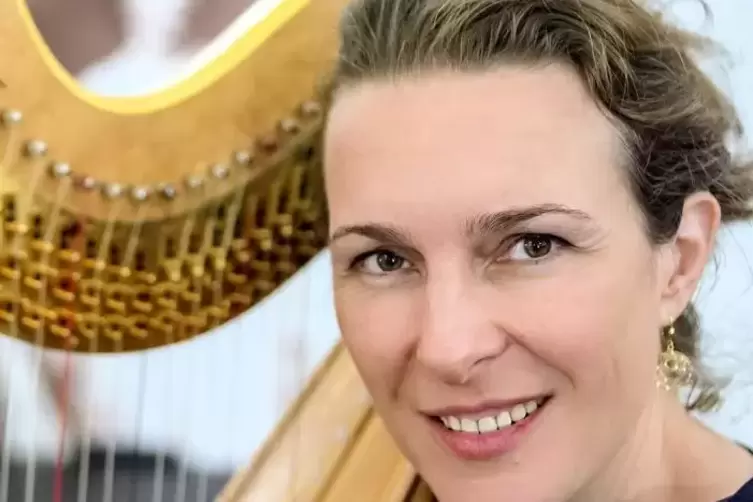 Marie-Pierre Langlamet, seit 1993 Soloharfenistin der Berliner Philharmoniker, ist im April 2020 der Stargast beim 40. Konzert d