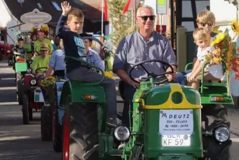 Oldtimer-Umzug bei der Westheimer Kerwe.